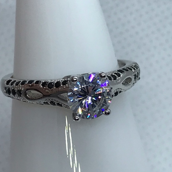 SSR Jewelry - White Topaz and Black Onyx Sterling Silver Ring